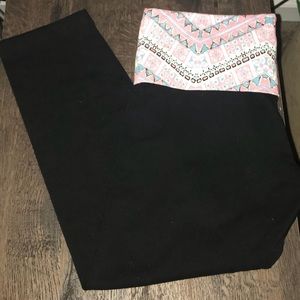 NEW!!! VS Small Capri workout pants (black)